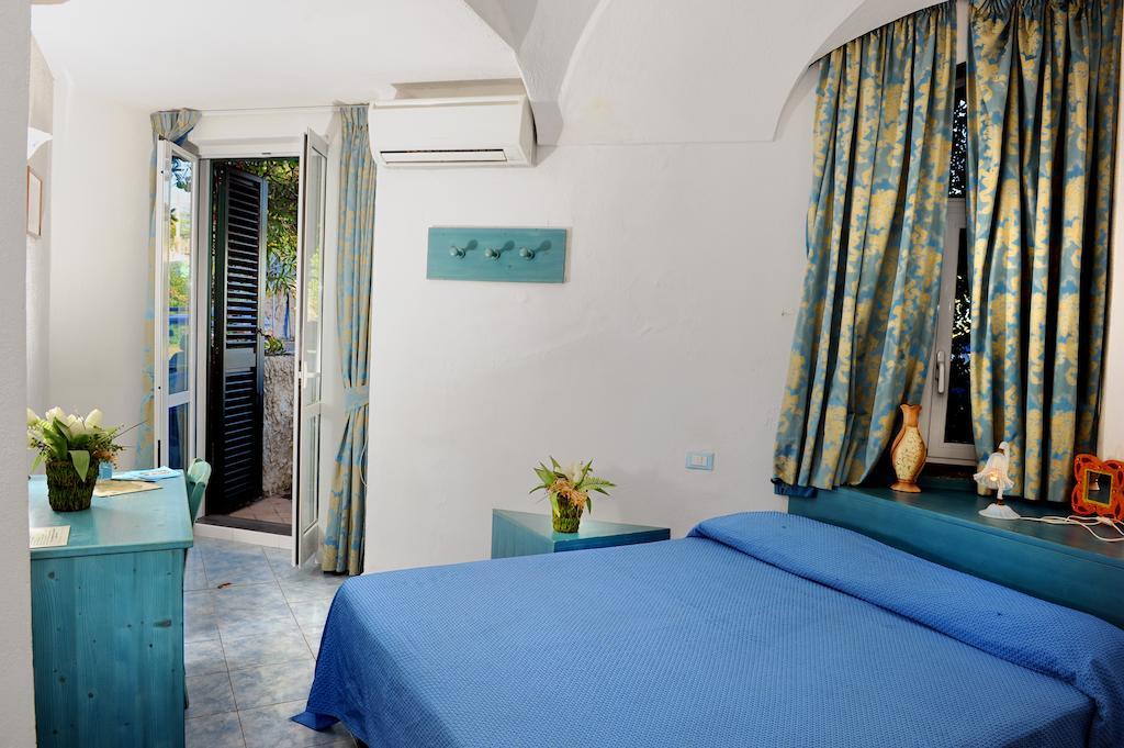Hotel La Ninfea Ischia Szoba fotó